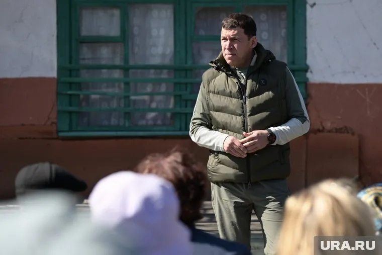 Куйвашев 29 апреля провел встречу с жителями Таежного, которые остались без домов