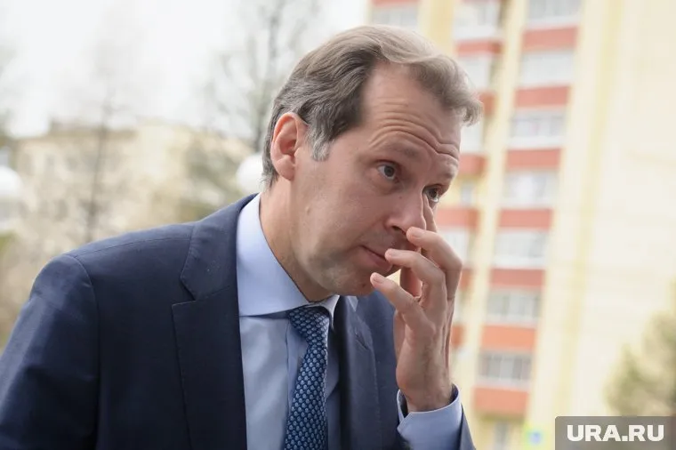 Новый гендиректор НПО УВЗ Александр Потапов приостановил всю общественно заметную деятельность корпорации