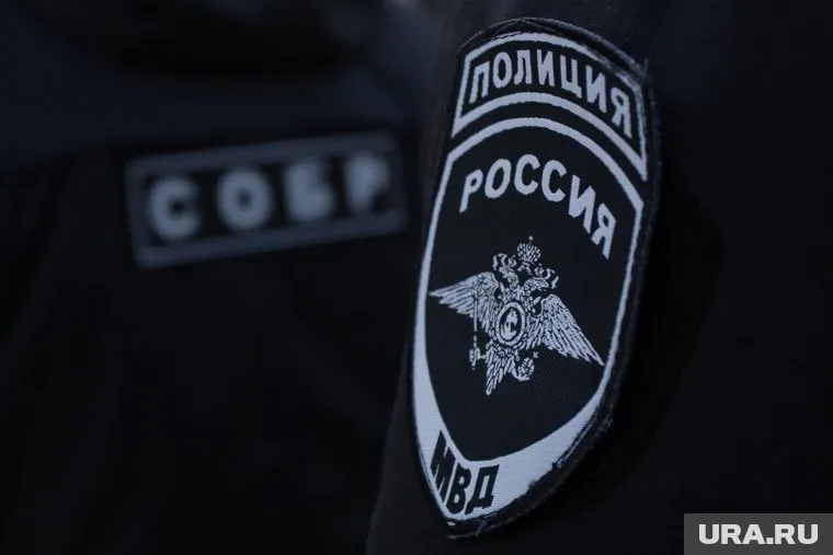 Полиция ищет подозреваемого на большой территории производства