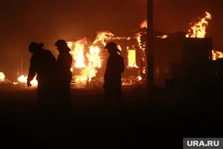Пожарные боролись с огнем в селе Бор четыре часа