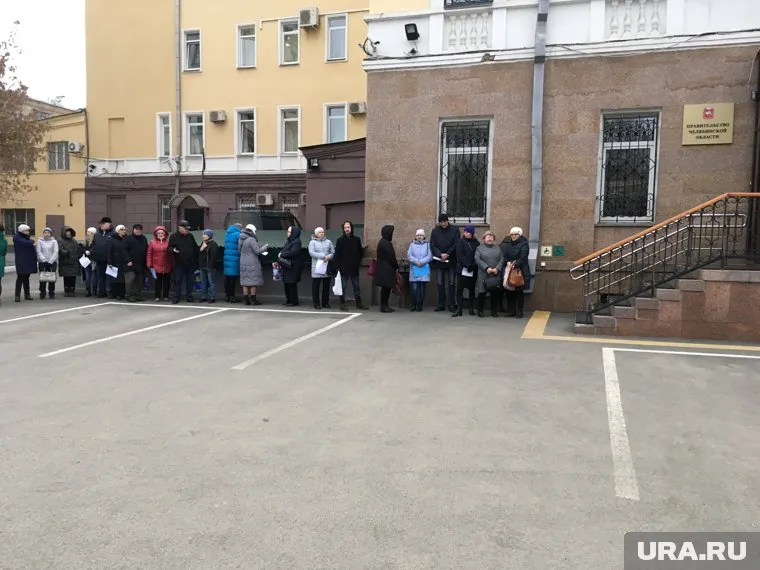 Люди стали собираться заранее