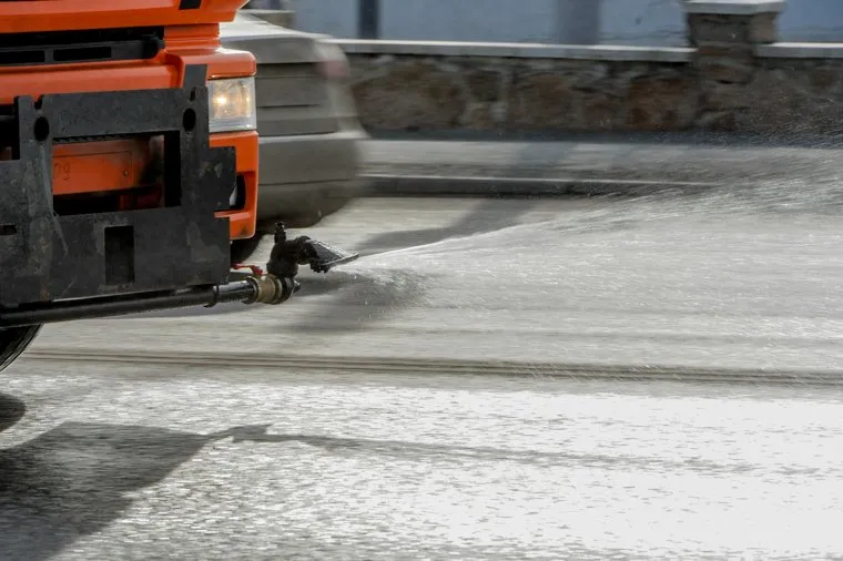 Санитарная обработка городских дорог. Челябинск