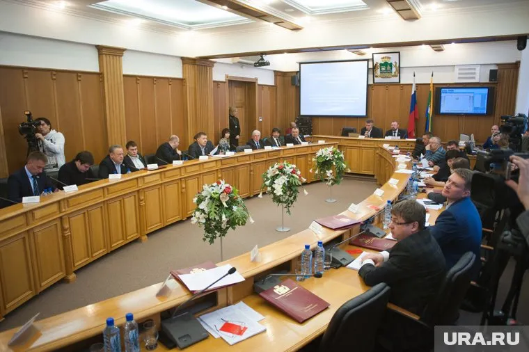 Екатеринбургские депутаты первыми отдали свои голоса кандидатам в губернаторы