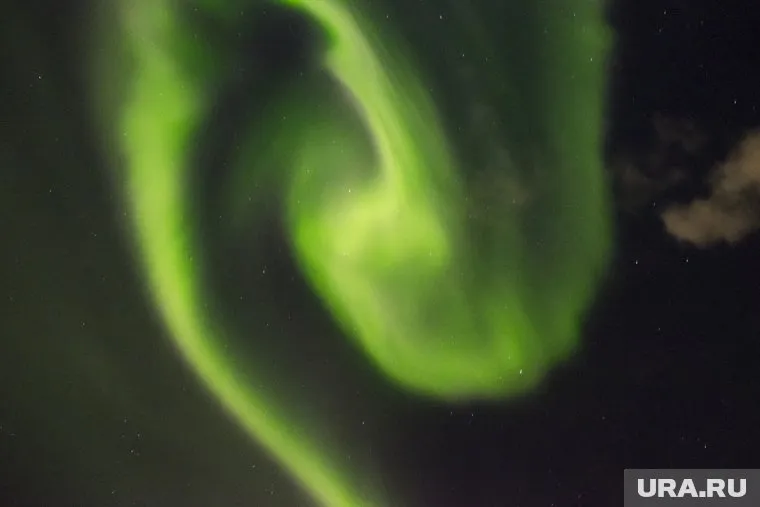 Северное сияние можно увидеть в просветы облаков, которые накрыли Урал