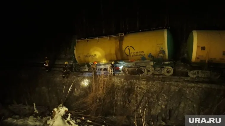 Цистерна сошла с рельсов из-за неисправности колесной пары