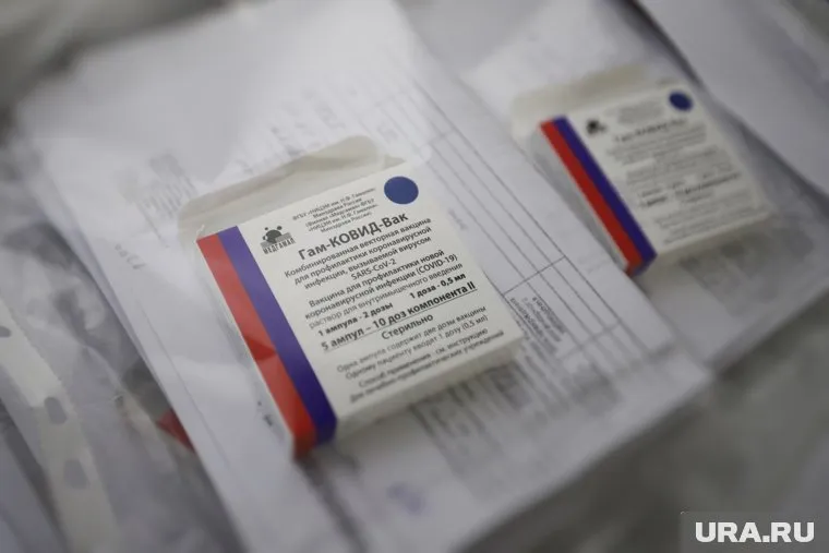 Вакцина против коронавируса для подростков в Свердловскую область пока не поступила