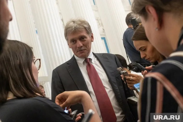 Пресс-секретарь президента РФ Дмитрий Песков воздержался от комментариев по поводу визита экс-канцлера Германии Герхарда Шредера в Москву