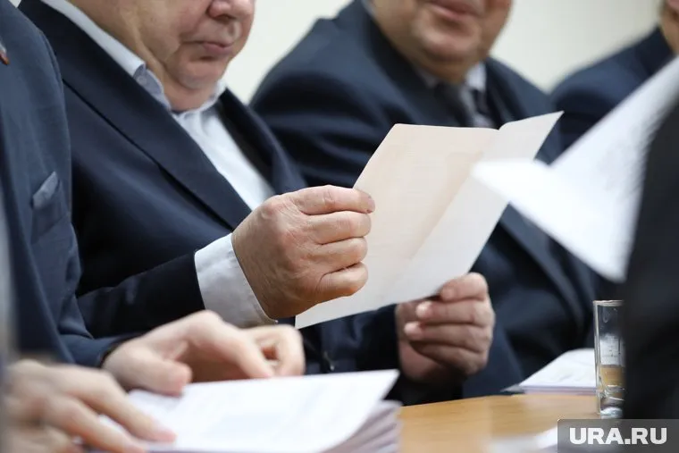 Шадринских депутатов беспокоит, что чиновники не всегда находят время отвечать на их запросы