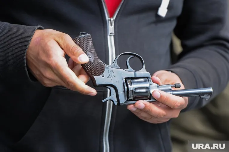 Дома у несовершеннолетней гонщицы нашли револьвер и патроны (фото из архива)