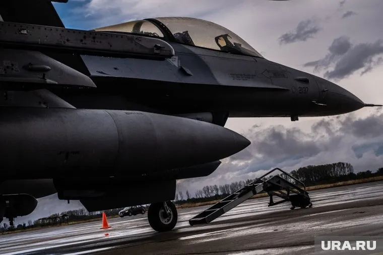 США вмешаются в украинский конфликт, если Киев будет проигрывать, считает Сеймур Херш