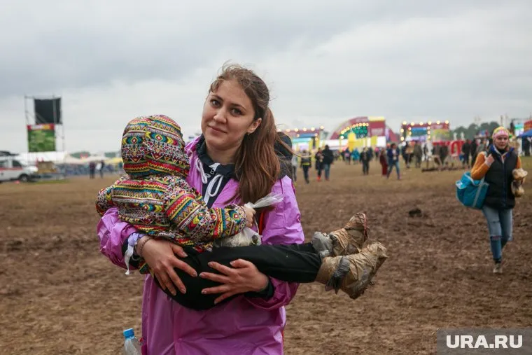 Россияне решаются завести детей, если им помогают с жильем