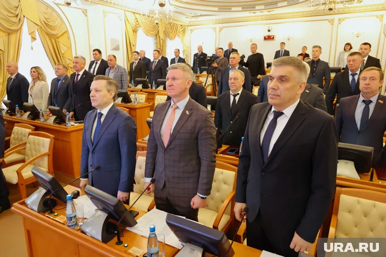 Новый созыв курганских депутатов столкнулся с необычными ситуациями