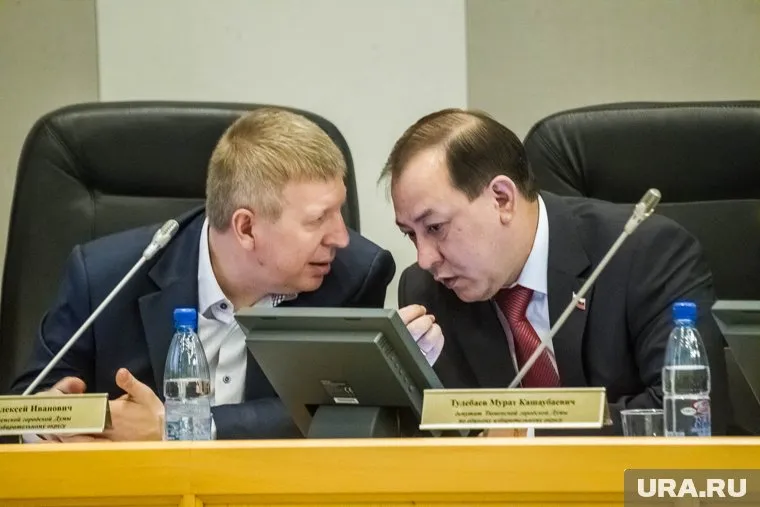 Мурат Тулебаев (на фото справа) не подтверждает, но и не опровергает вероятность своего участия в довыборах