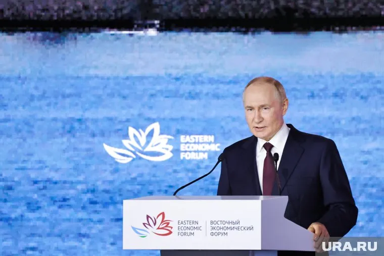 Путин выступил на пленарном заседании ВЭФ-2025