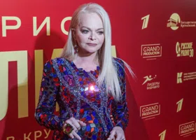 Долина не спела свой главный хит про недвижимость на «Песне года 2025»