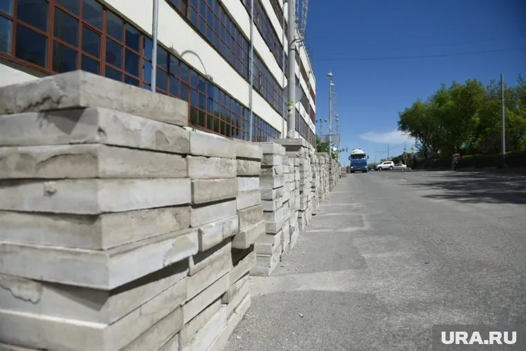 Подрядчик получит сумму по контракту только после того как устранит нарушения, заявляют в мэрии