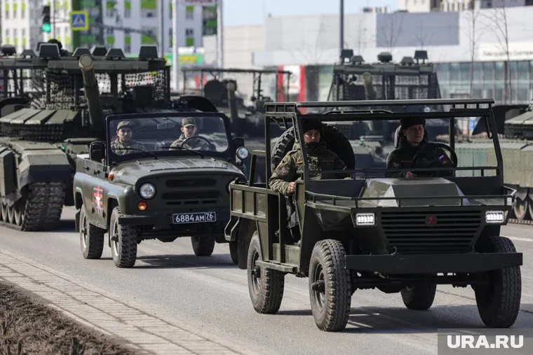 Репетиция парада Победы проходит в районе Вторчермета