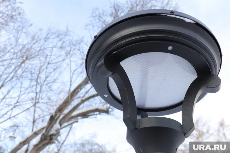 В сквере установили 70 светотехнических конструкций, 279 светильников и 88 скамеек