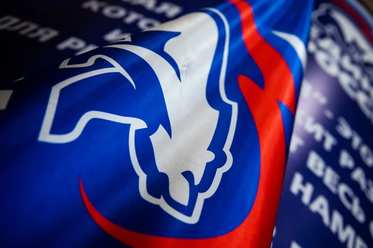 Российский гонщик Сергей Карякин подает документы на участие в праймериз партии «Единая Россия». Екатеринбург