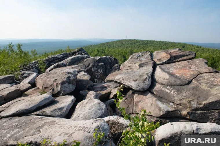 От полученных травм на скале Маяк девушка скончалась на месте