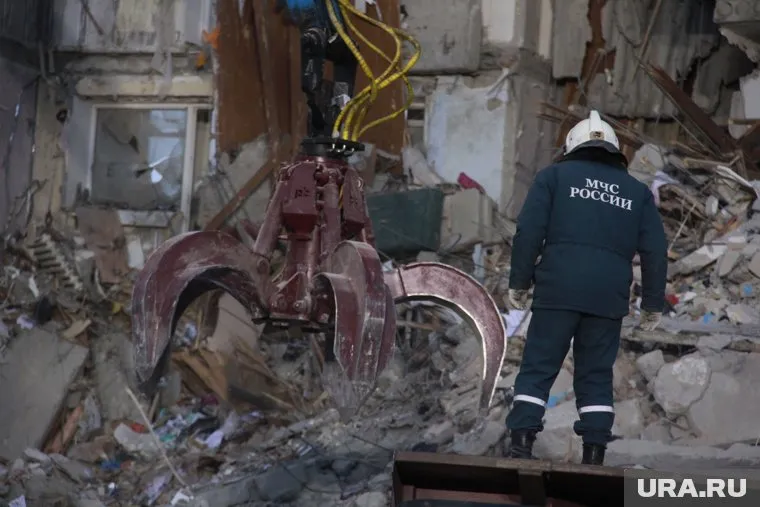 Под завалами спасатели нашли тела пяти погибших