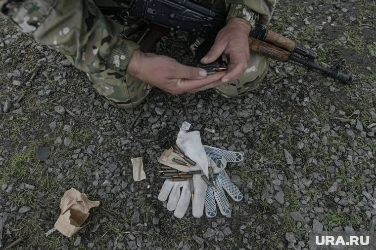 Вместо покупки слесарных очков под видом тактических артиллеристам советуют подумать над приобретением рабочих перчаток