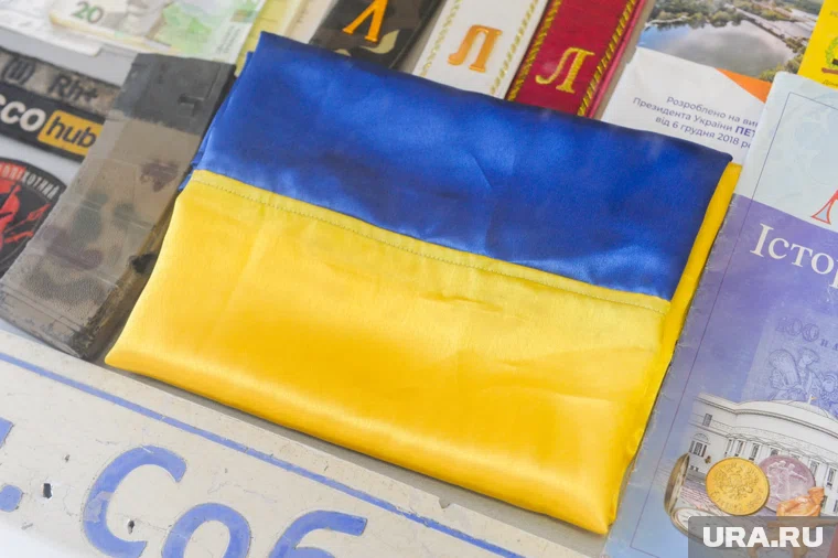 По Киеву расклеили послания Тимура Миндича