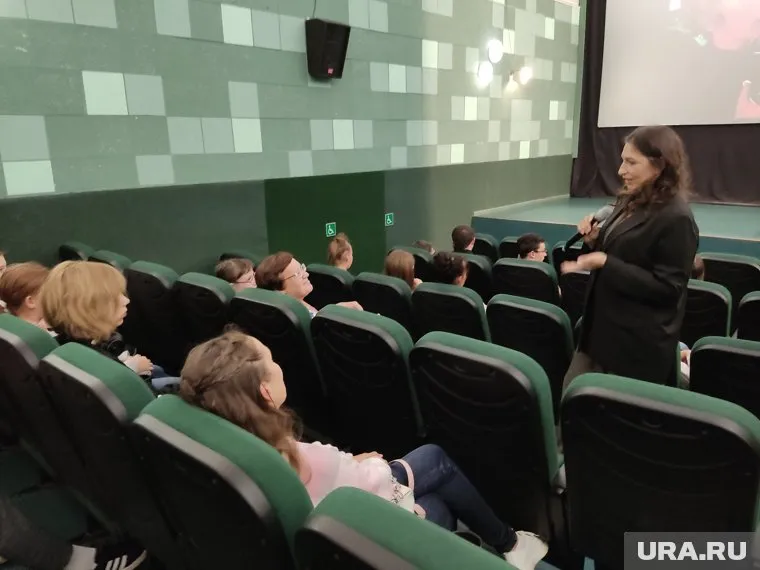 Зрителями премьеры стали ребята из трудовых отрядов мэра Нижнего Тагила