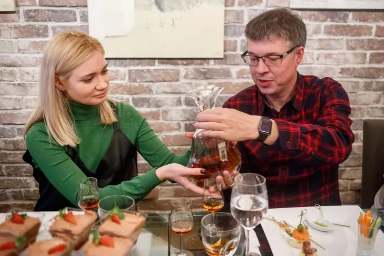 Дегустация Хеннесси (Hennessy) в винотеке «Магнум». Екатеринбург, коньяк, борзенков илья, зиновьева екатерина, хеннесси, хеннеси, hennessy, hennessy xo, алкоголь