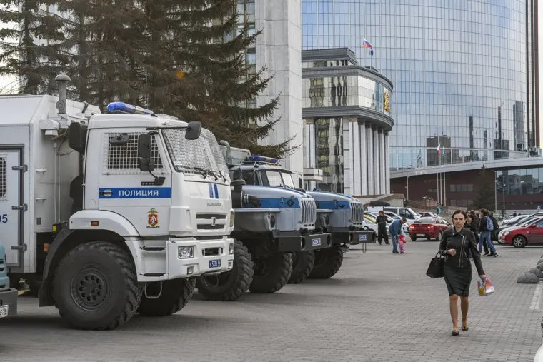 Третий день протестов против строительства храма Св. Екатерины в сквере около драмтеатра. Екатеринбург