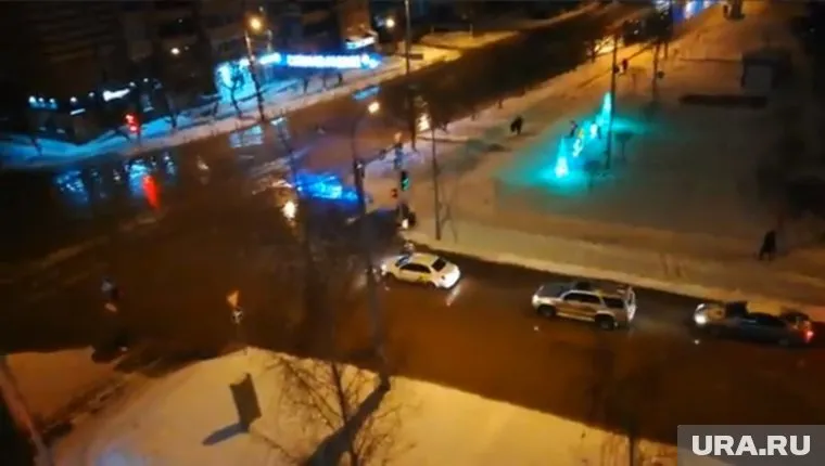 Очистить проезжую часть удалось уже к 23:00