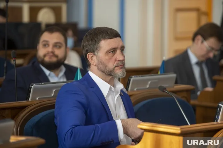 Сбежавший за границу Сергей Медведев пока что сохраняет депутатский статус
