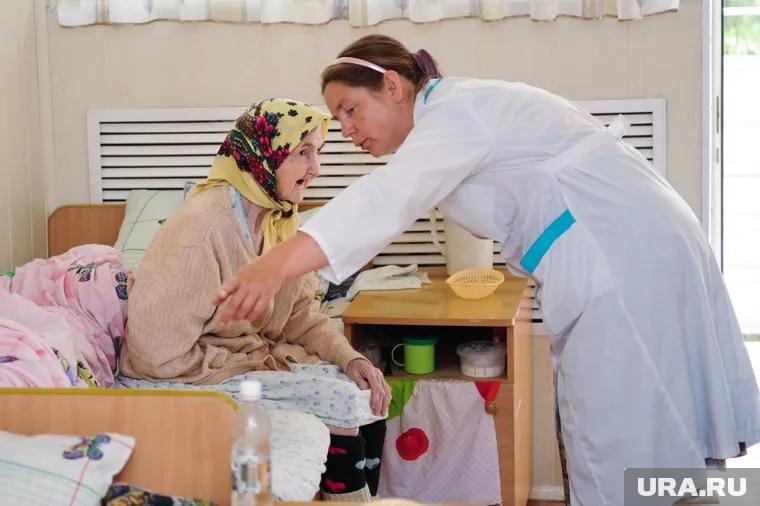 Сиделка в Израиле в доме престарелых может заработать от 290 до 350 тысяч рублей