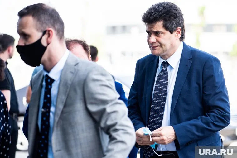 Александр Высокинский пообещал депутатам регулярно приезжать на их заседания