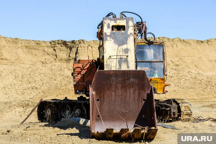 Жители свердловского села жалуются на работу карьера по добыче песка