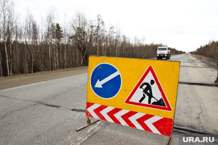 Муравьев уточнил, что повреждения асфальта возникают также из-за перегруженных большегрузов