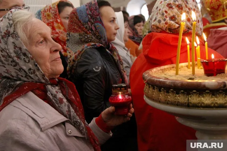 Благодатный огонь развозится во множество храмов, поэтому ажиотажа в Москве не будет, считает митрополит Иларион