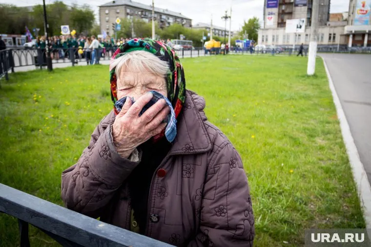 На время эпидемии коронавируса пожилым людям следует избегать всех возможных контактов