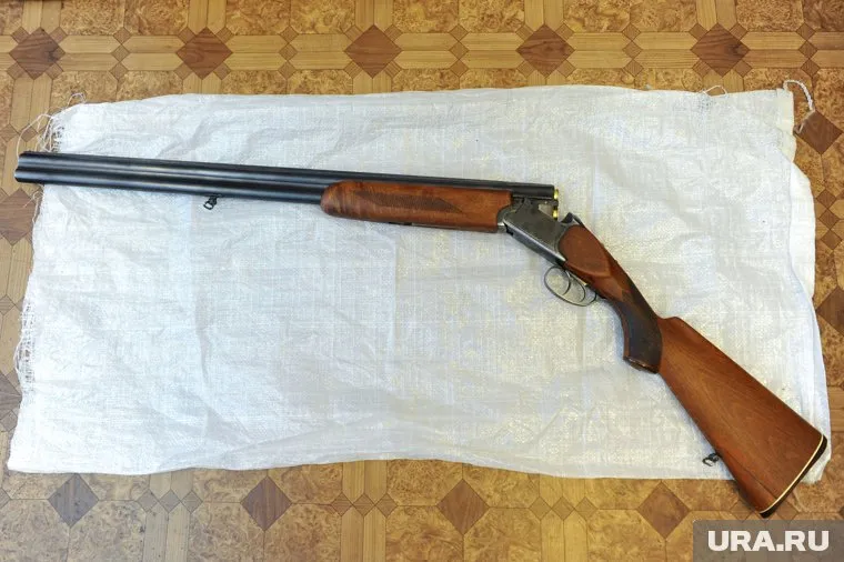 Рядом с молодым человеком найдены два ружья