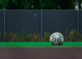 Актер из Реальных пацанов сыграл в футбол с чиновниками в Тюмени