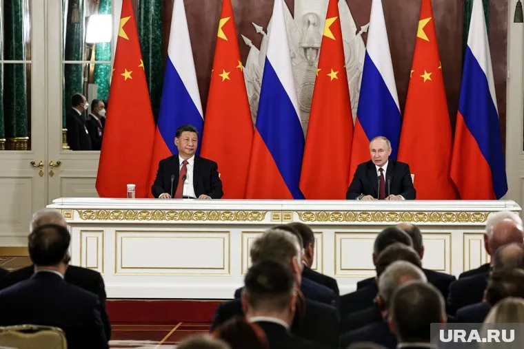 США уступит Китаю и России свои позиции, считает обозреватель Челлани