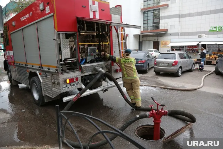 На месте работает более 90 человек и 35 единиц техники