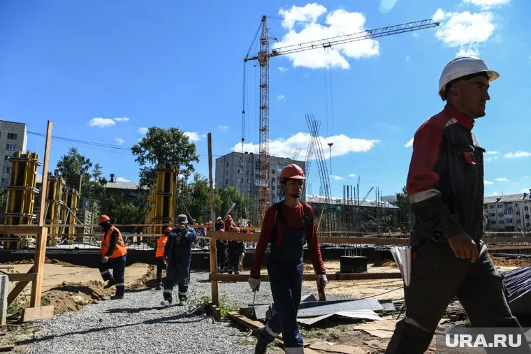 За каждого мигранта, работающего без разрешения, работодателям грозит штраф до 800 тысяч рублей