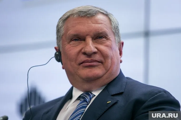 Игорь Сечин на встрече с Владимиром Путиным заявил о крайне позитивных итогах 2020 года