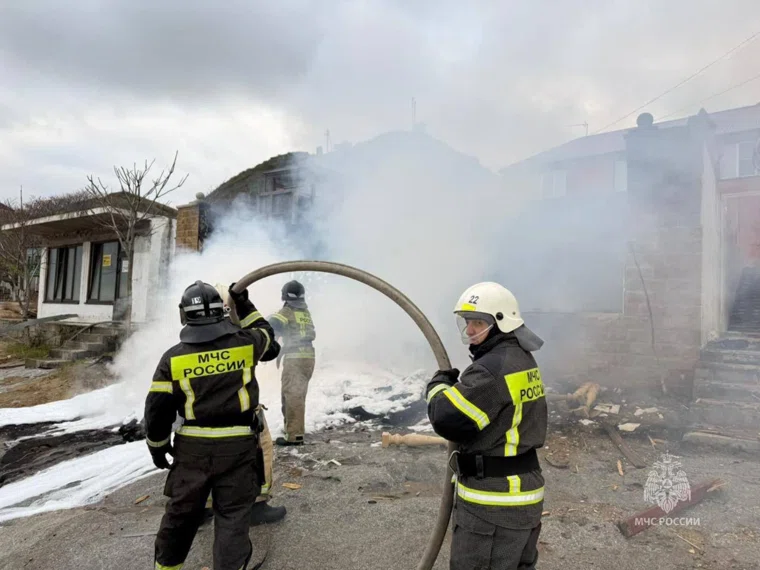 Во время крушения вертолета погибли четыре человека, еще трое погибли