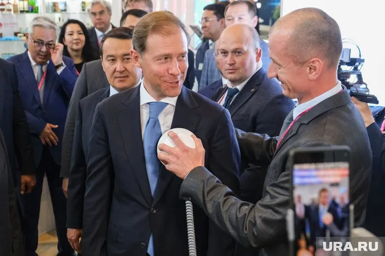 Некоторую продукцию глава Минпрома опробовал на себе