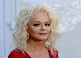 Долина обратилась ко всем россиянам, потерявшим квартиры из-за мошенников