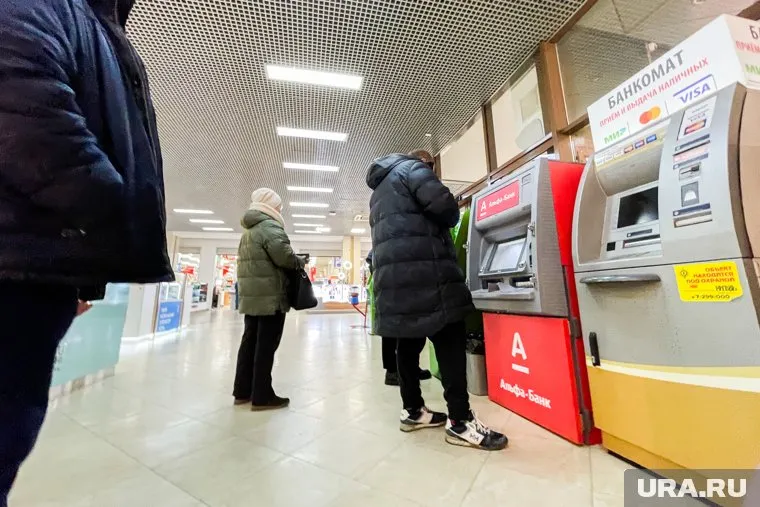 Женщину пытались отговорить от совершения перевода сотрудники трех банков