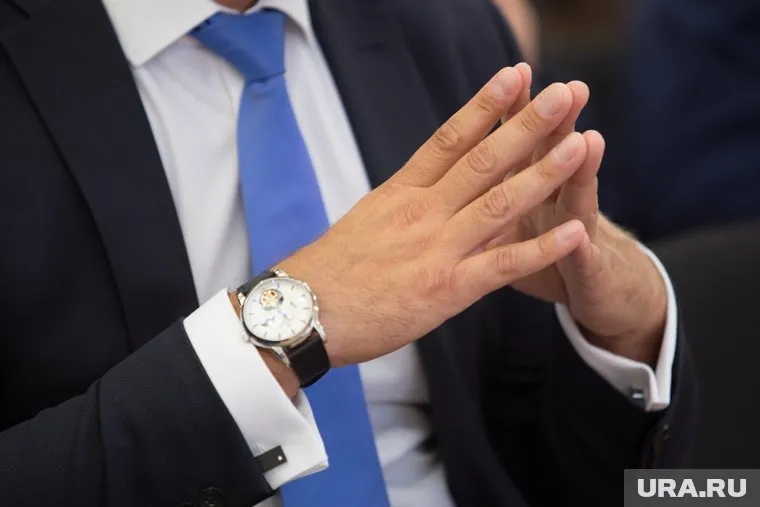 Чиновники предпочитают часы за сотни тысяч рублей