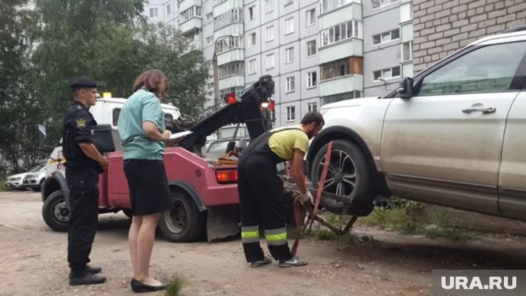 Приставам и энергетикам также угрожал супруг должницы